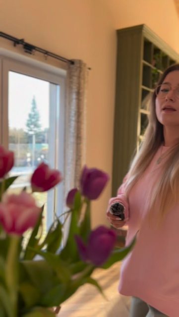 Napisz w komentarzu „𝗝𝗢𝗝𝗢”, a wyślę Ci bezpośredni link do mojej skarbonki! 🐷

Zbieram środki, które w całości zasilą oficjalną zbiórkę dla 5-letniego Joachima. Twoja wpłata to realny krok w stronę życia bez bólu dla tego chłopca i jednocześnie Twój los w mojej loterii.

Co możesz wygrać?
🎁 Projekt metamorfozy jednego pokoju do 20 m² (wart 1847 zł)
🎁 Biznesową 2-godzinną konsultację dla Homestagerek (wartą 1498 zł)

*Minimalna kwota wpłaty biorąca udział w losowaniu nagród to 20 zł.

Historia Jojo:
Wyobraź sobie kilkaset napadów padaczki dziennie. To codzienność 5-letniego Jojo. Jego jedyną realną szansą na normalność jest leczenie w amerykańskiej klinice Mayo Clinic. To jedna z najlepszych i najdroższych klinik na świecie. Czas ucieka – mamy tylko dwa tygodnie, by zebrać brakującą kwotę!

Jako mama nie potrafię przejść obok tej historii obojętnie. Oddaję swoje umiejętności i serce, by pomóc Jojo wygrać z chorobą. 💪

Ważne daty:
📅 Zbiórka w mojej skarbonce będzie trwać do: 09.03
🏆 Losowanie zwycięzców na LIVE: 10.03 na moim profilu!

Każde 20, 50 czy 100 zł to kolejna cegiełka do cudu. Jeśli nie możesz wpłacić – udostępnij tę rolkę dalej. To też ogromna pomoc!

To co – dołączasz ze mną do drużyny Jojo? 🧝🏼‍♀️🧝
@maciejimalgosia 

Pomoc dla Jojo, Metamorfoza pokoju, Konsultacje Homestaging, Zbiórka charytatywna.
#drużynaJOJO #pomagam #pomocdlajojo #liczysiękażdygrosz #macierzyństwo skarbonka