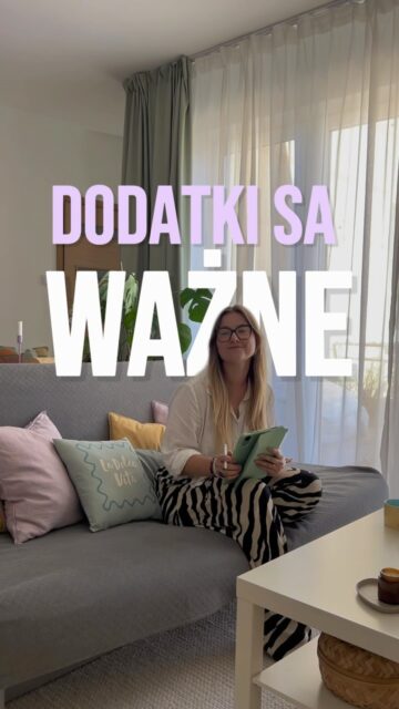 A Ty zwracasz uwagę na dodatki, kiedy oglądasz mieszkanie? 👀

Małe detale potrafią kompletnie odmienić odbiór całego wnętrza. To właśnie one sprawiają, że przestrzeń staje się bardziej przytulna i spójna, a potencjalny najemca czy kupujący może łatwiej zobaczyć w niej coś więcej niż tylko cztery ściany.
Moim zadaniem jest tworzyć wnętrza, w których można z łatwością wyobrazić sobie swoje przyszłe życie — poranną kawę przy stole, wieczór na kanapie czy pierwsze święta. 

Bo czasem to właśnie te małe elementy sprawiają, że zaczynamy myśleć: „To mógłby być mój nowy dom.” 🏡

Home staging • dodatki • aranżacja wnętrz • sprzedaż mieszkania